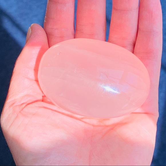 5.08oz Rose Quartz Madagascar FreeForm Palmstone - Picture 3 of 7